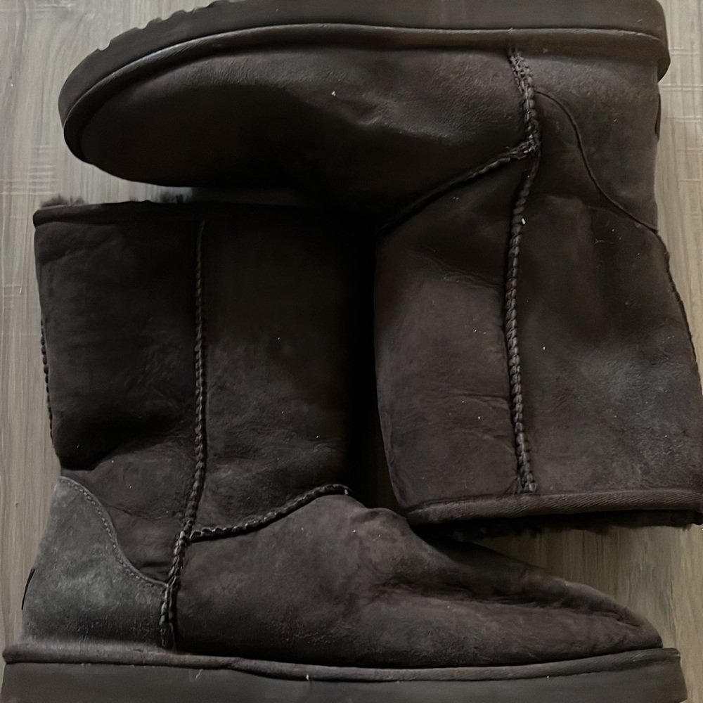 UGG Size 10 Classic Short Boot